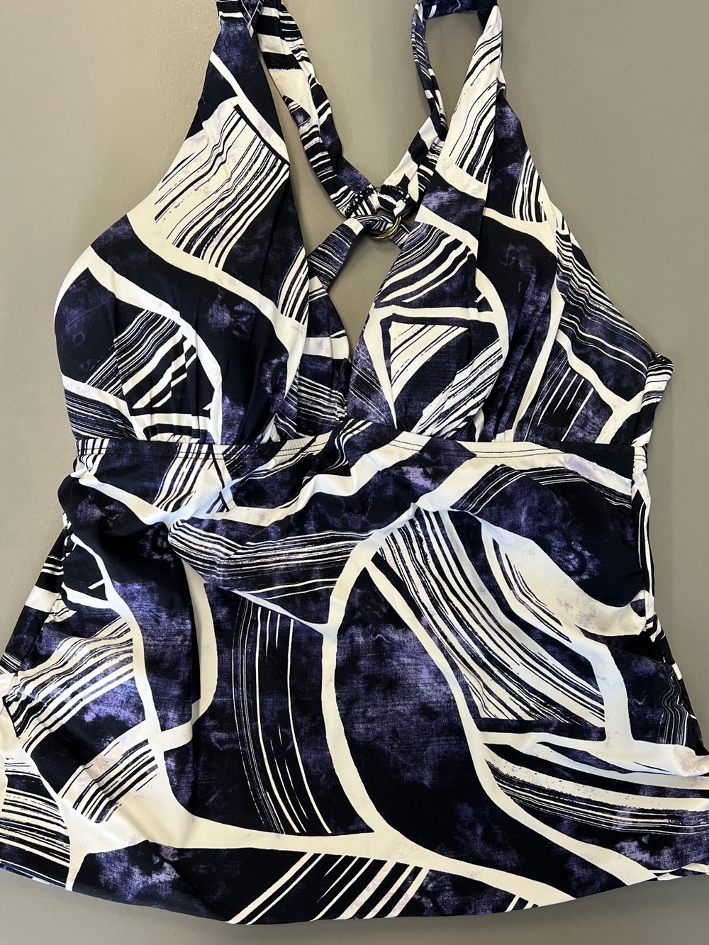 La Blanca Tankini Women's Size 10 White Purple
Padded Nylon Swim Top Beach